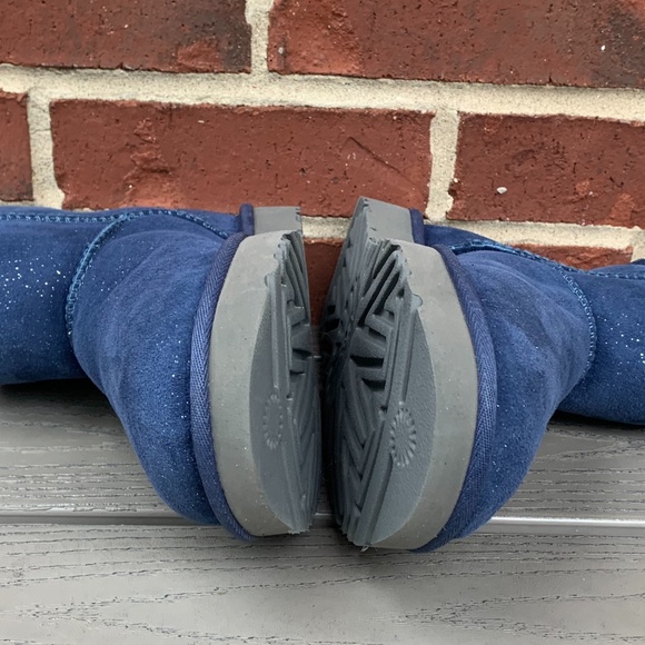 New UGG Classic Mini Boot with Silver - Picture 9 of 15